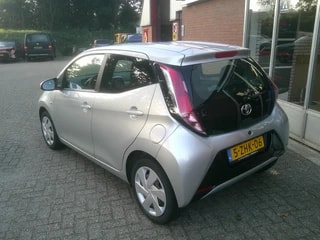 Thumbnail Mobil 2