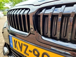 Thumbnail Mobil 10