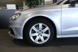 Thumbnail Mobil 10