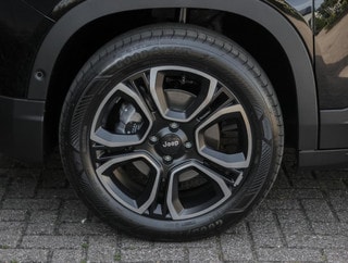 Thumbnail Mobil 6