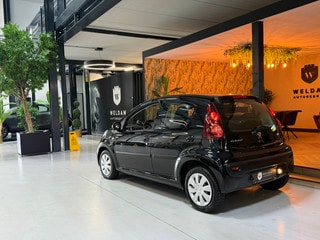 Thumbnail Mobil 6