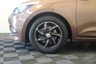 Thumbnail Mobil 10