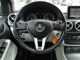 Thumbnail Mobil 8