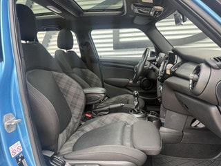Thumbnail Mobil 6